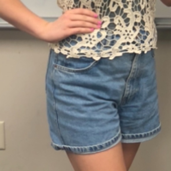 Zara Mom Fit Hi-Rise Denim Shorts in Size 6 - Picture 4 of 12